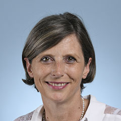 Mme Emmanuelle Ménard