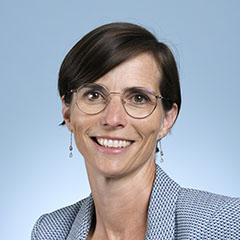 Mme Caroline Abadie
