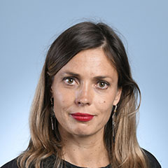 Mme Caroline Janvier