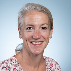 Mme Servane Hugues