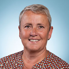 Mme Agnès Carel